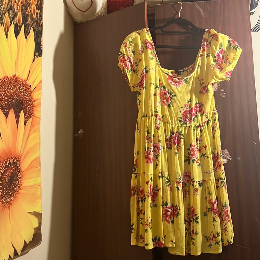 Floral dress. Never worn , with tag!